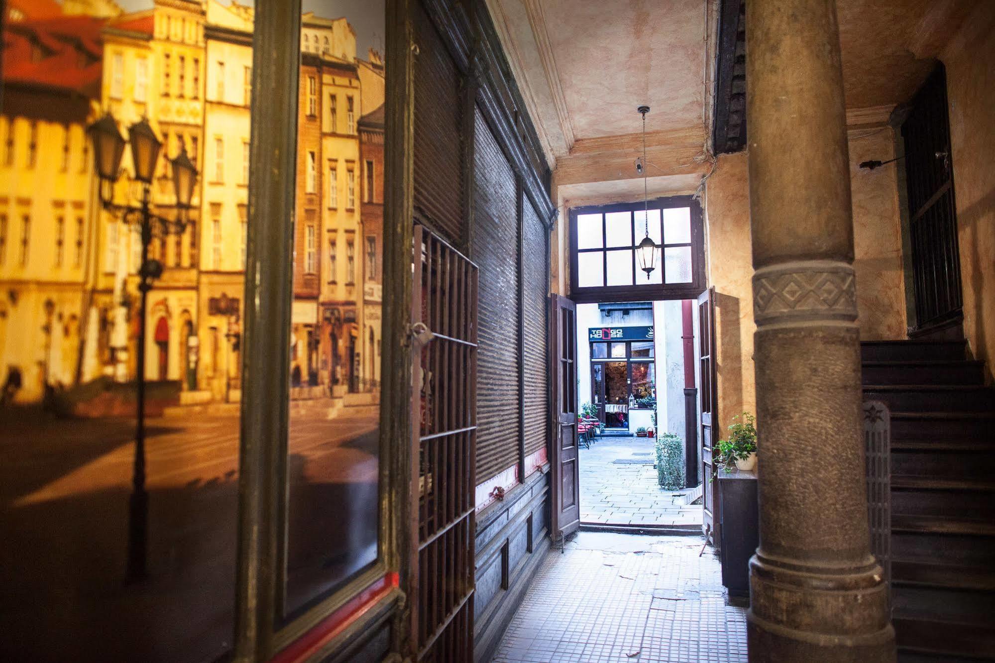Tango House Bed & Breakfast Krakow Exterior photo